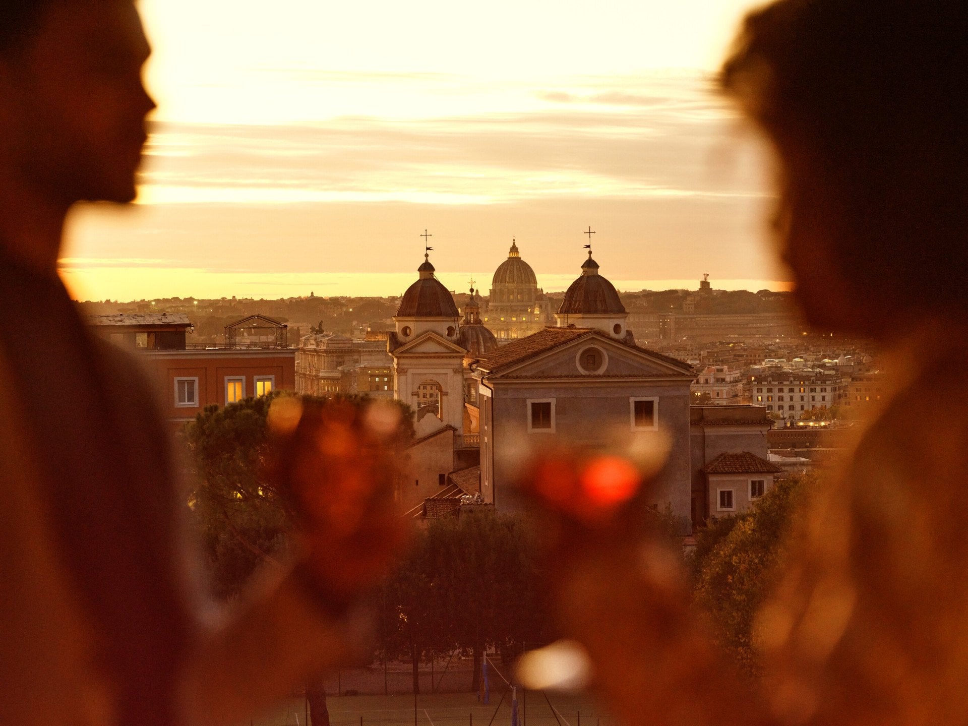 Twosome admiring the view with a drink at Il Giardino Bar 