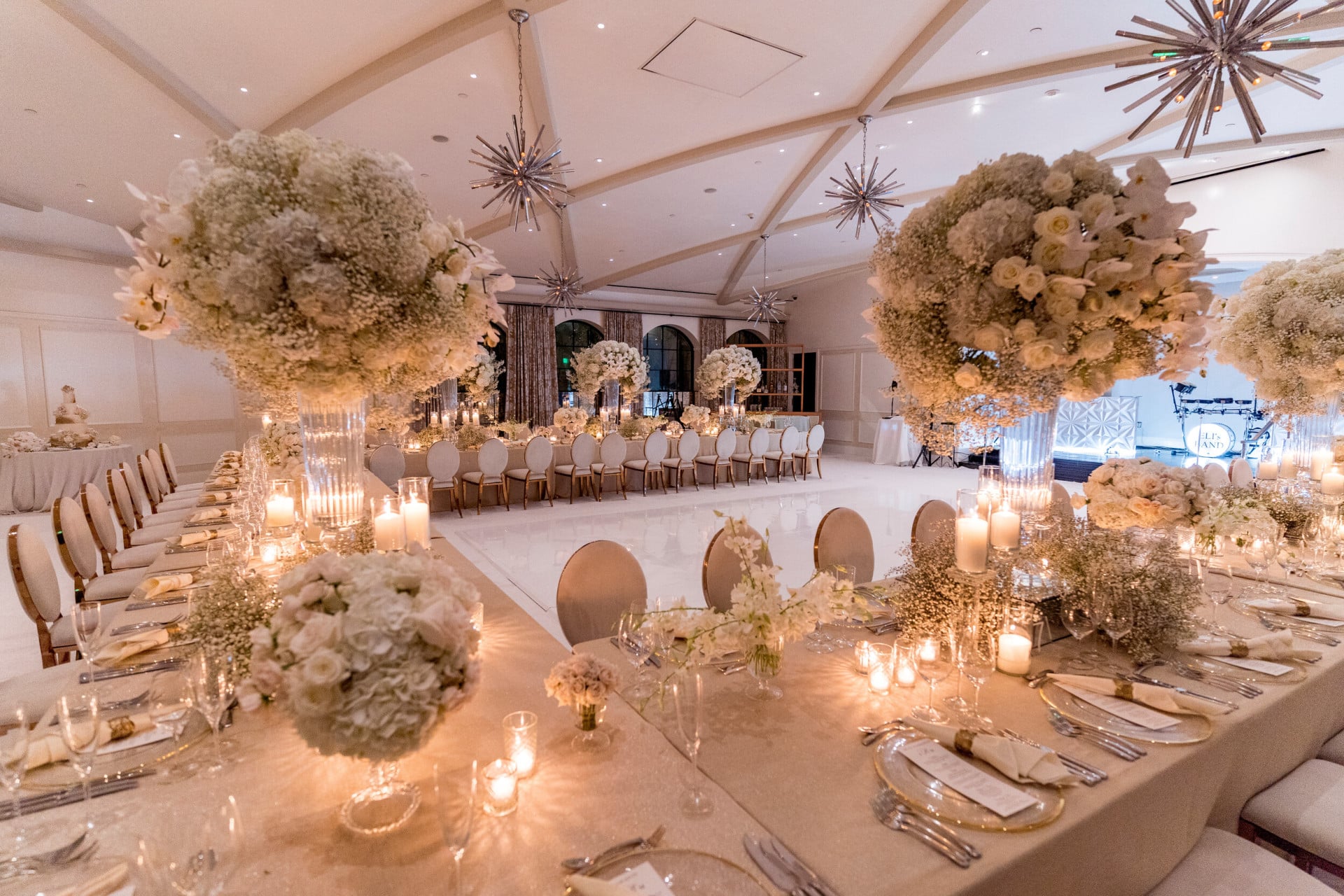 U-Shaped table around white dancefloor for wedding at Hotel Bel-Air