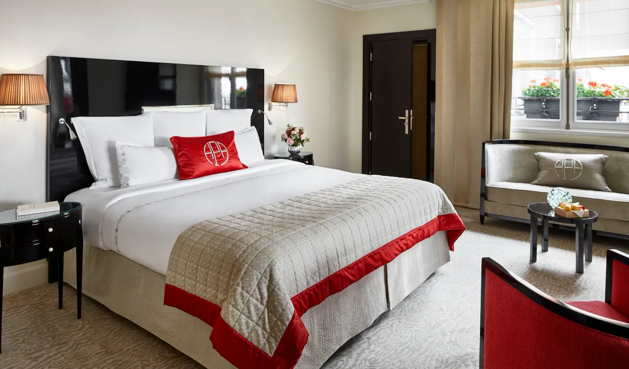 Foto do quarto do apartamento do hotel plaza athenee