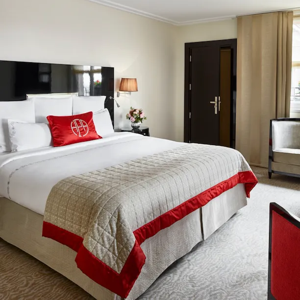 Foto do quarto do apartamento do hotel plaza athenee
