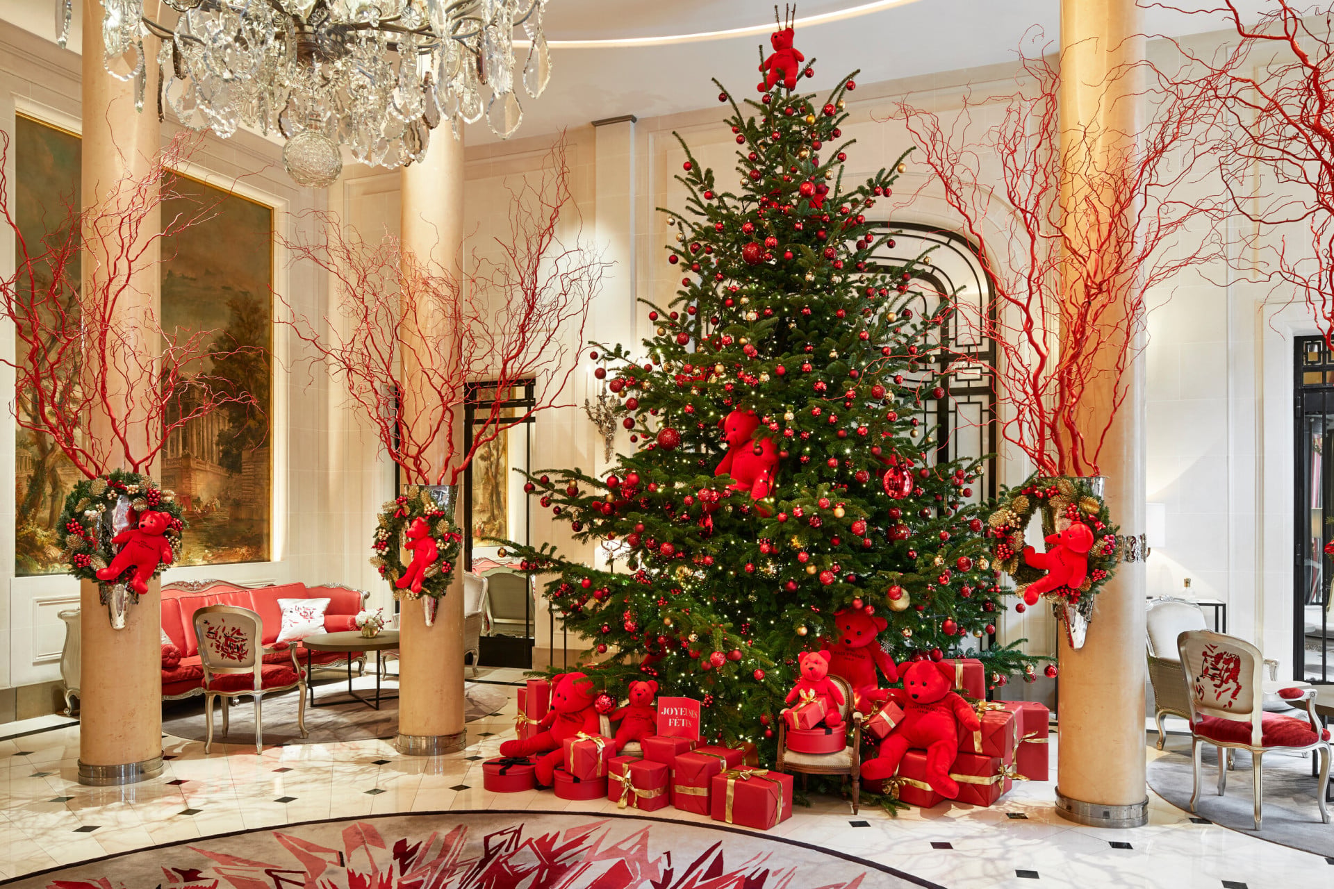 Christmas three in the Hotel Plaza Athénée lobby