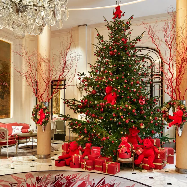 Christmas three in the Hotel Plaza Athénée lobby