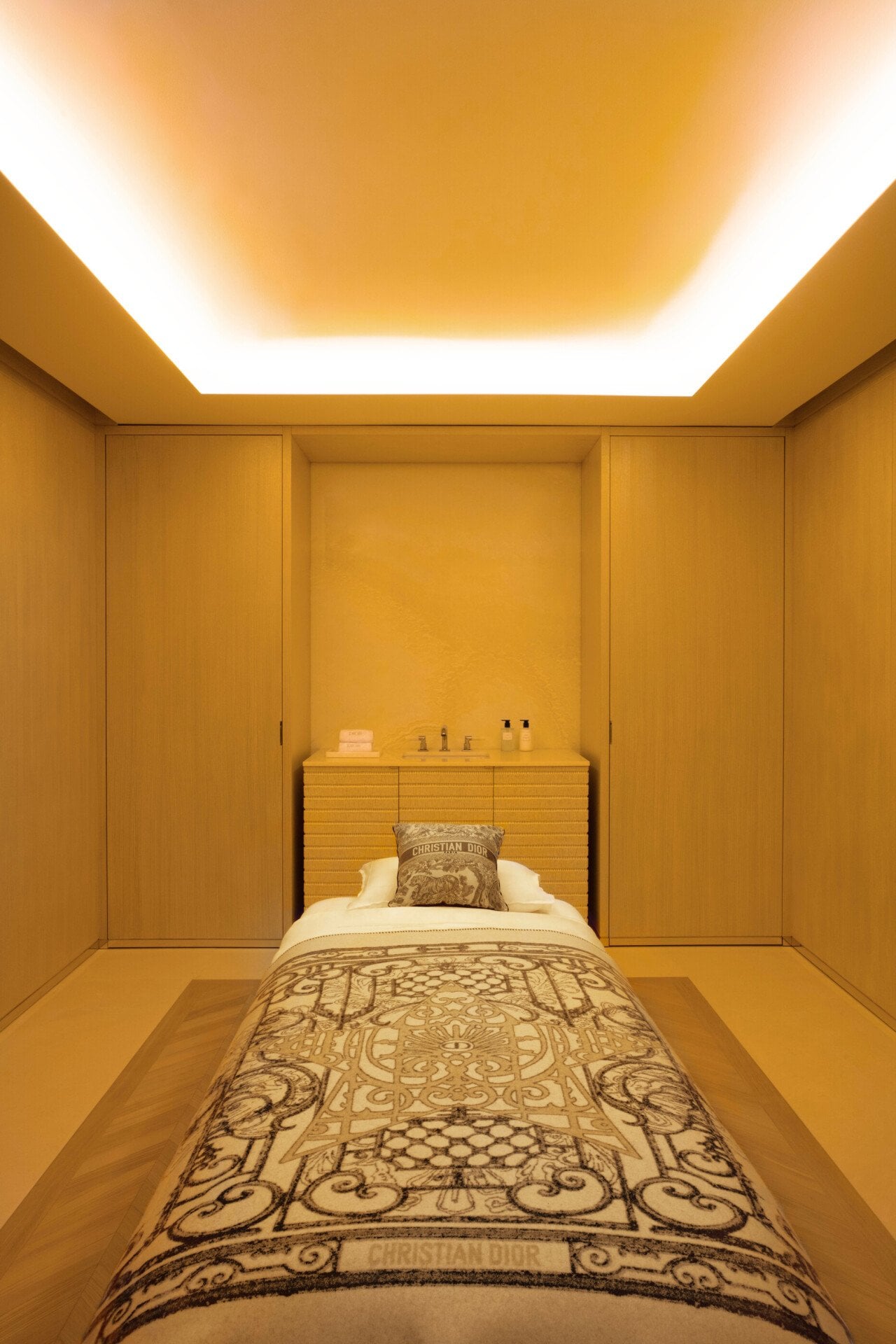 Imagem dos espaços interiores do Dior Spa Plaza Athénée, em Paris 