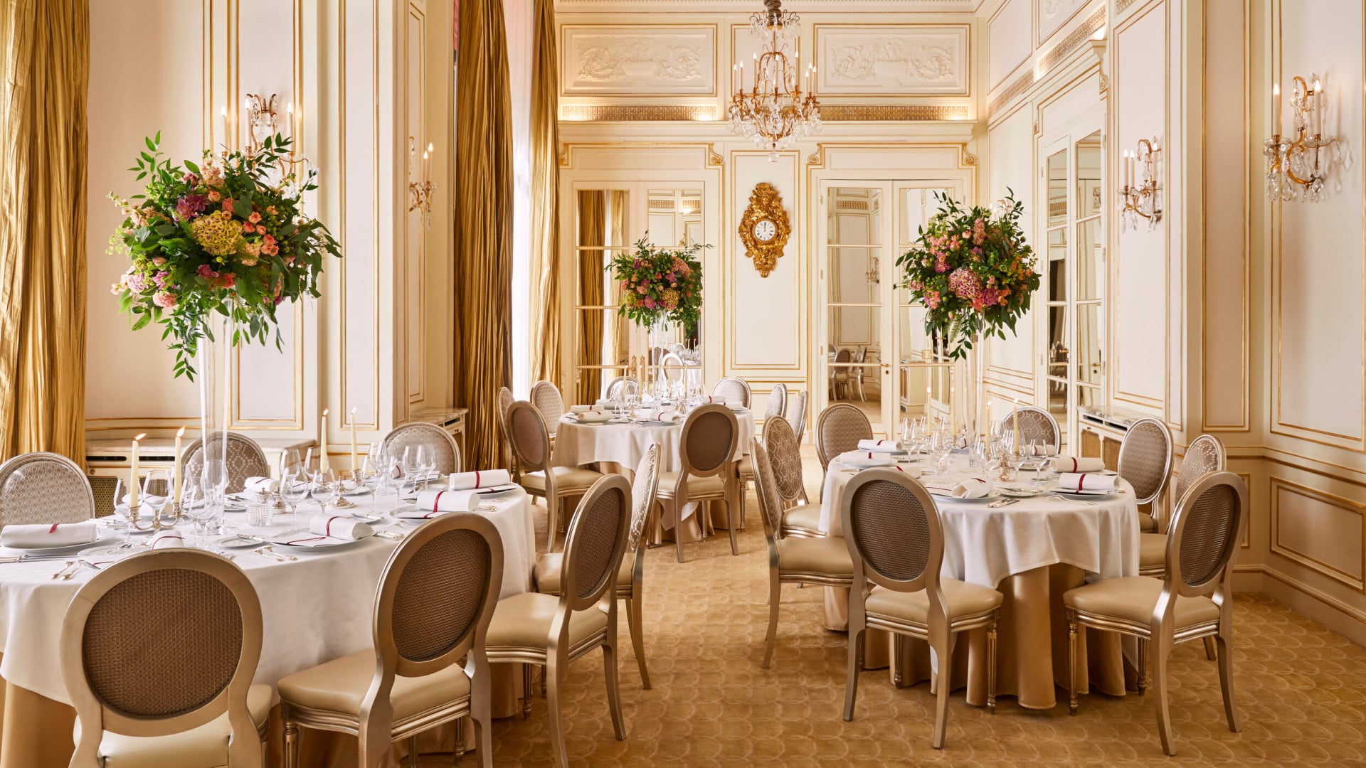 HPA-Salon-Organza-Round-Tables-HR-by-Francis-Amiand