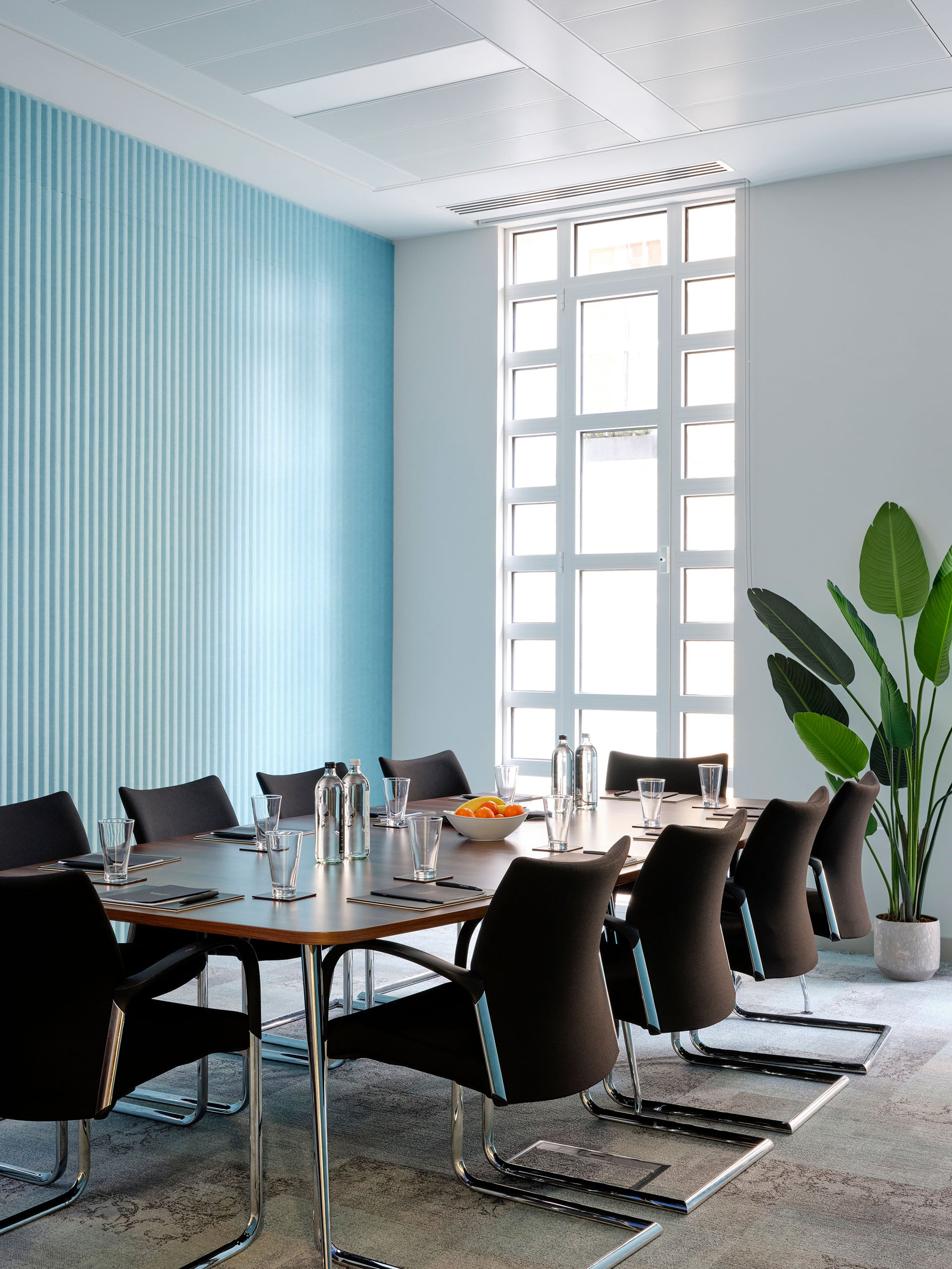 Meeting room with blue wall in Dorchester Collection Academy