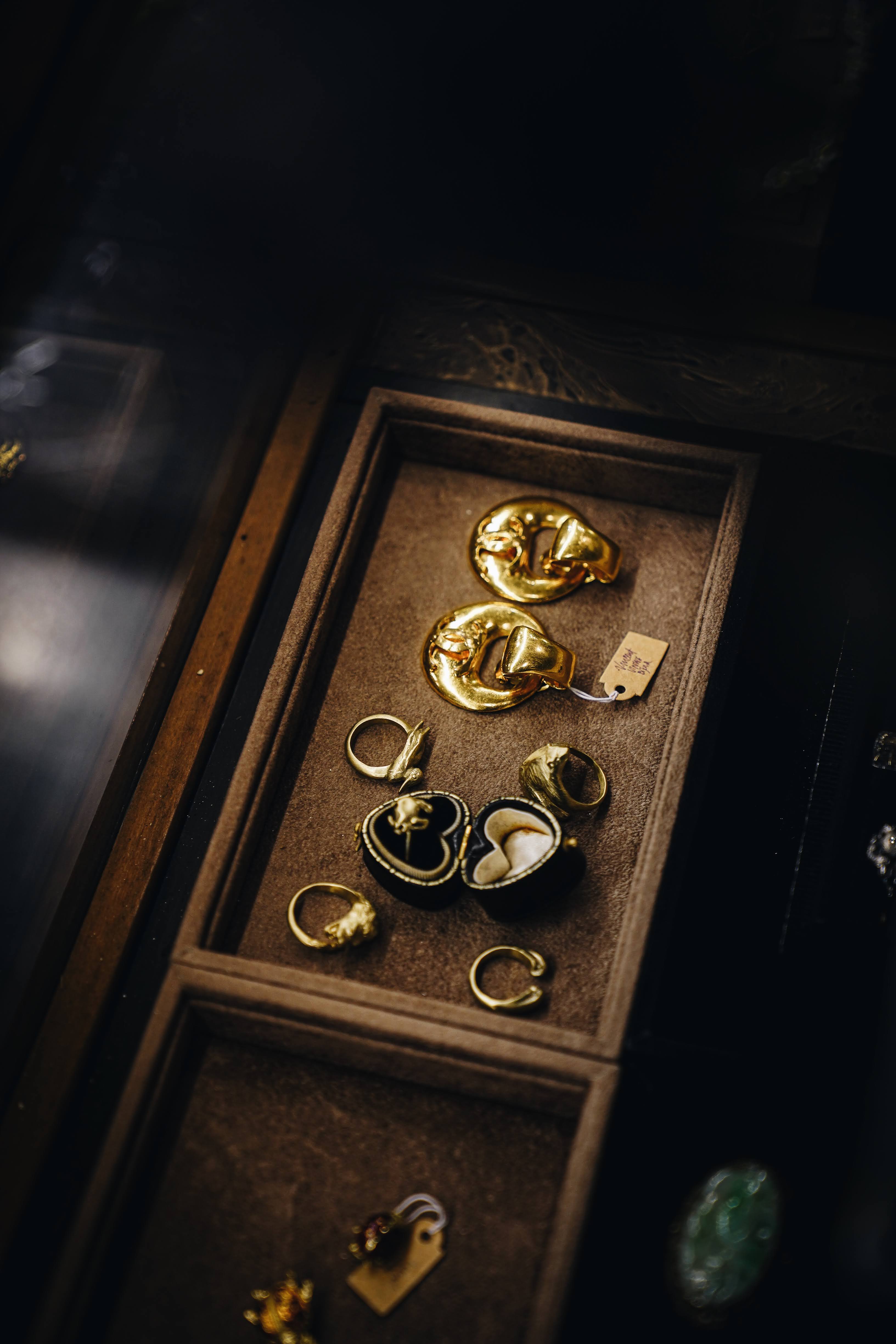  antichi gioielli d'oro della boutique di gioielli Vincent Vintage Bijoux