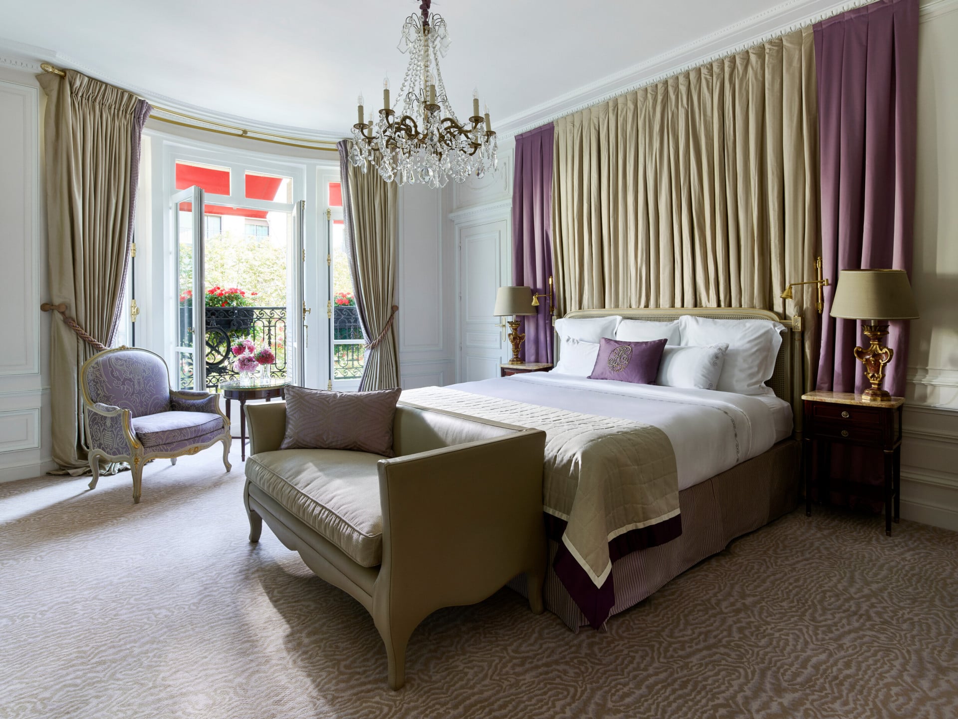 La Suite Prestige à l'Hôtel Plaza Athénée. 