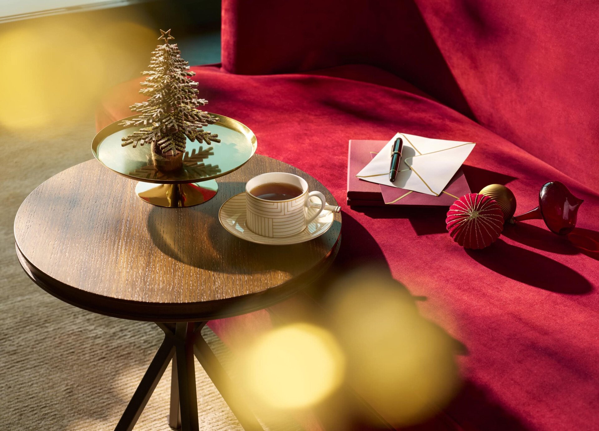 Decorated table in the room with a coffee on top.