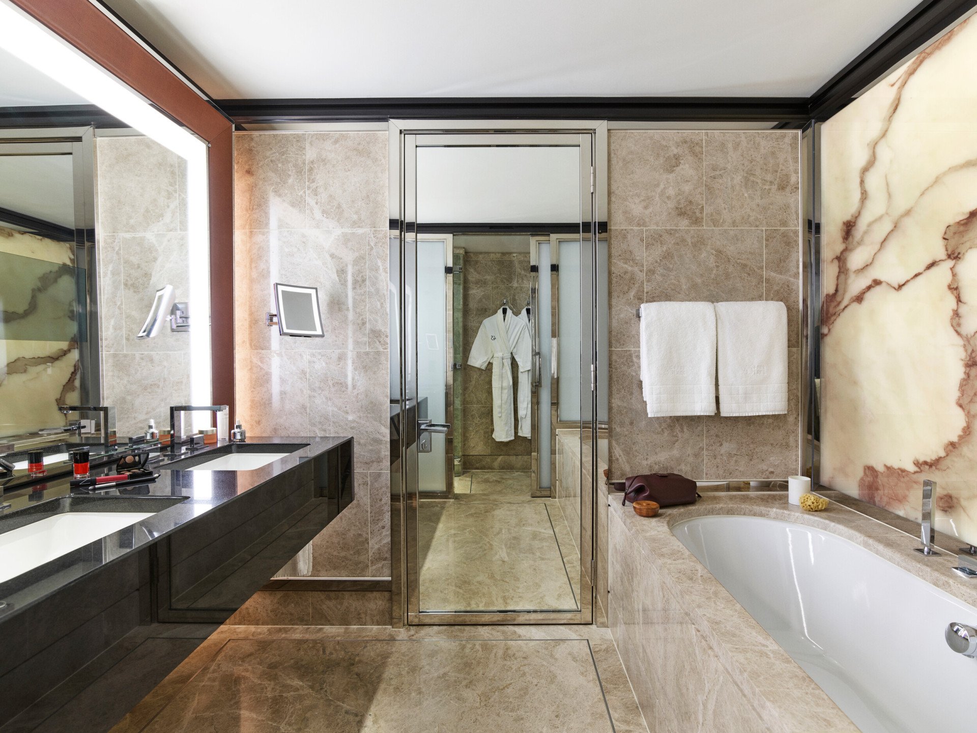 London Balcony Suite-Bathroom