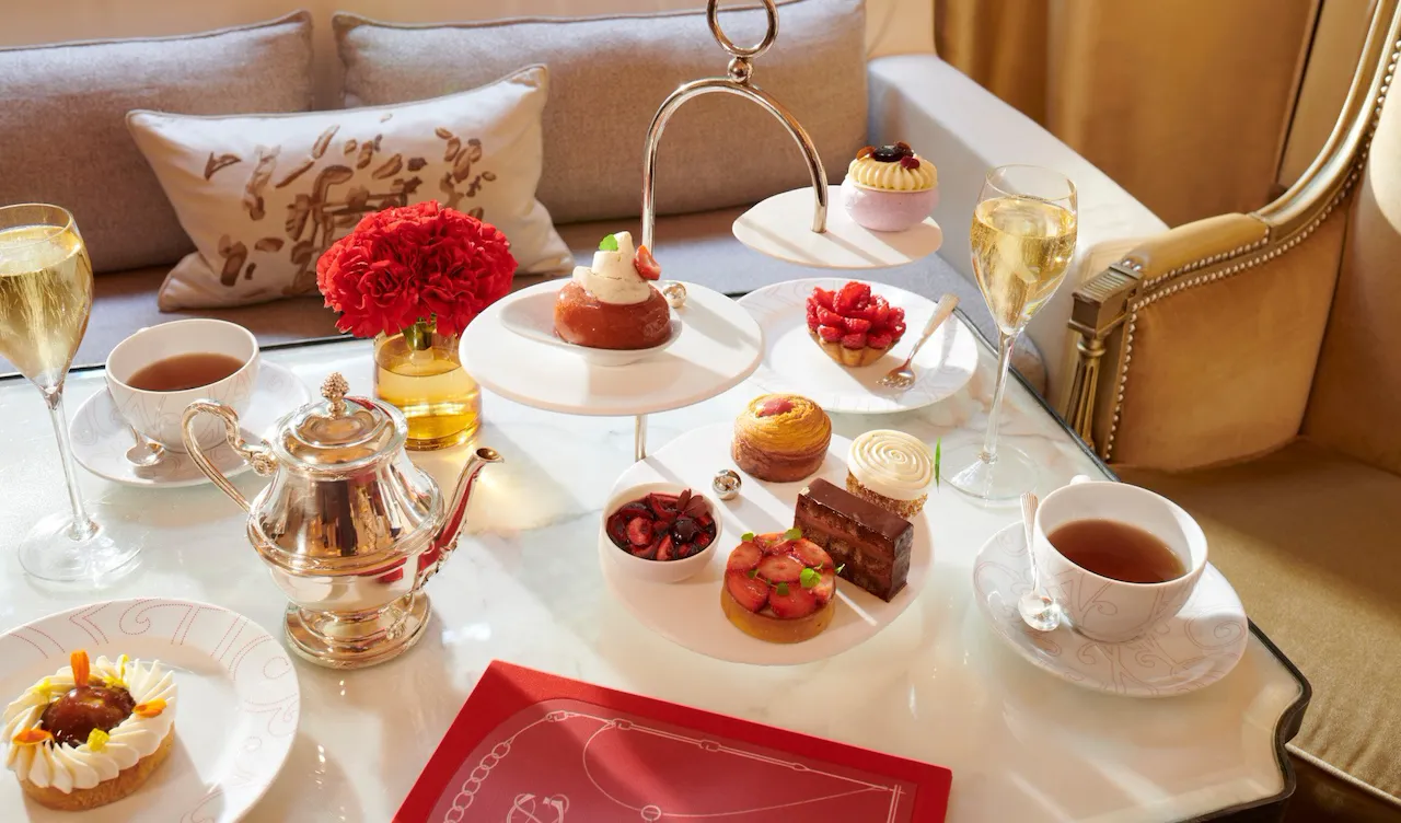 A La Galerie, Hôtel Plaza Athénée, Paris