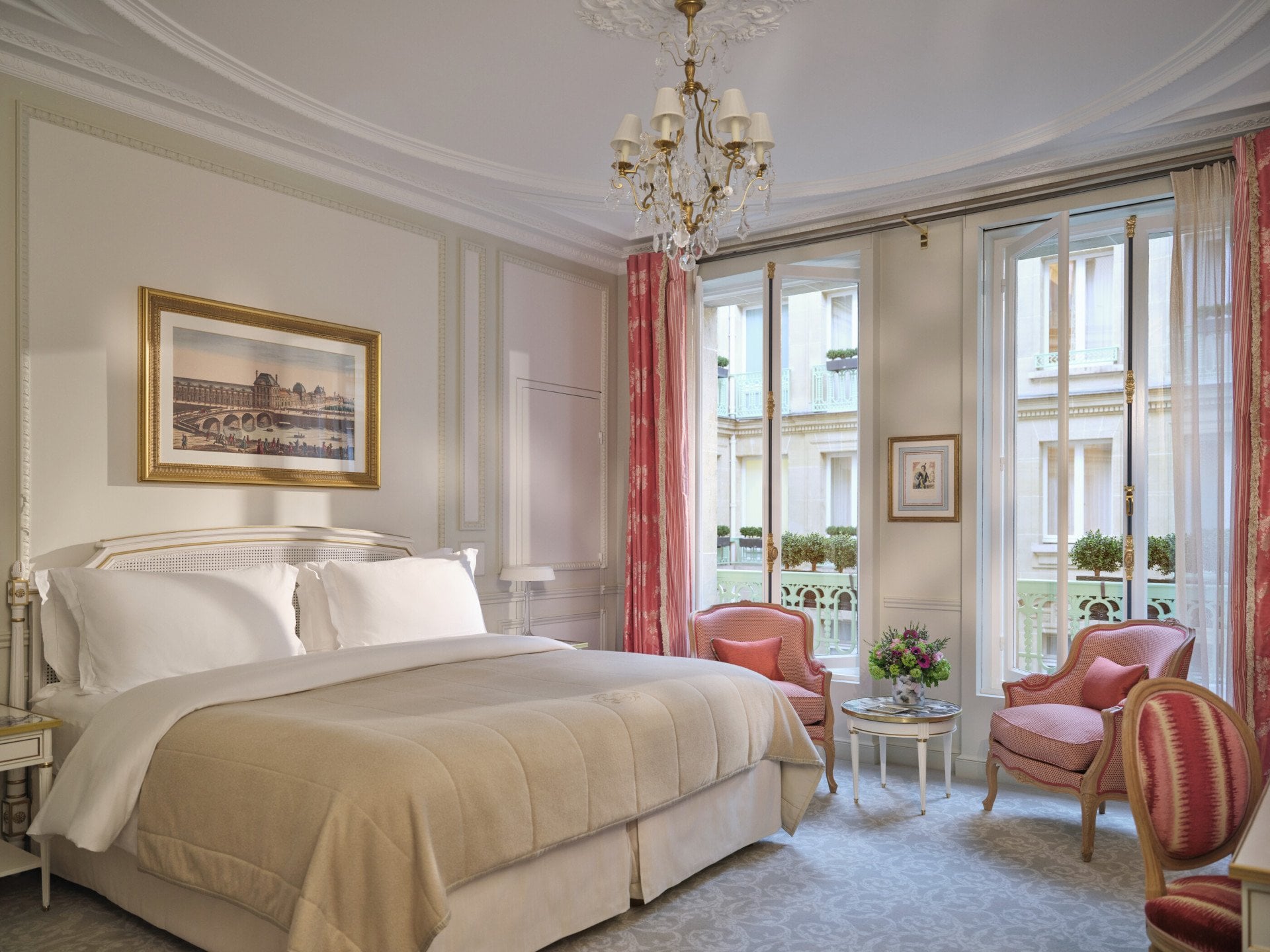 Large view of a Deluxe Room, at Le Meurice, Paris