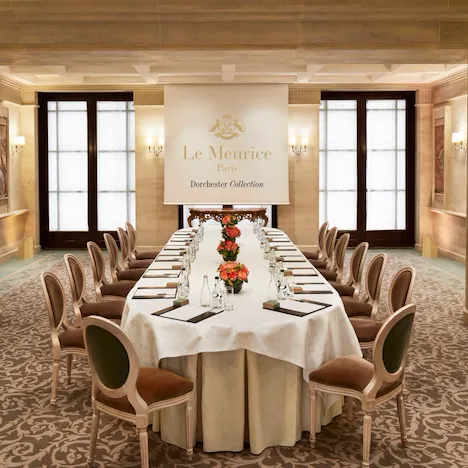 Photo of the salon jeu de paume showing the set-up made for the business meetings.