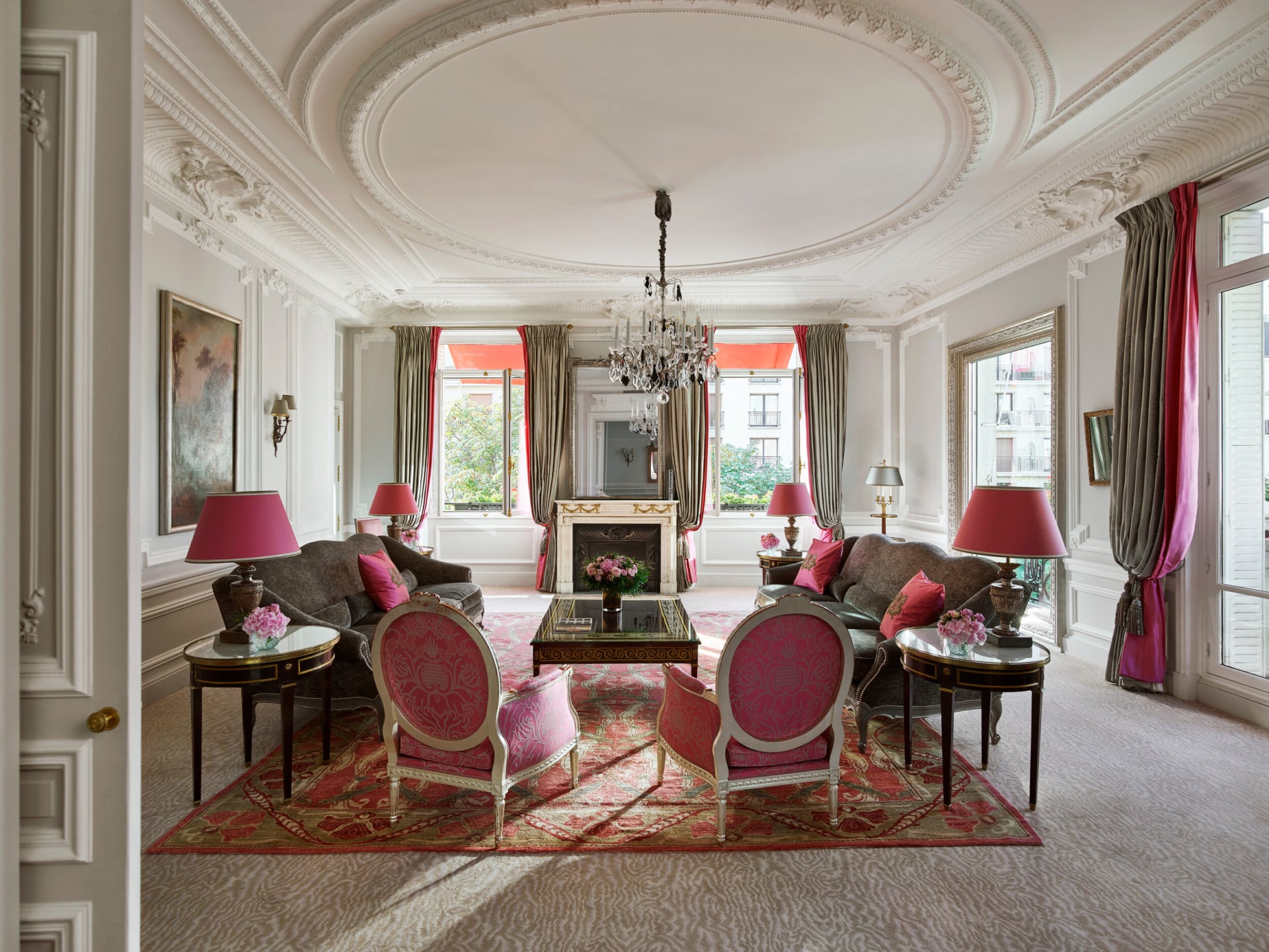 a foto mostra a suíte Haute Couture do Hôtel Plaza Athénée