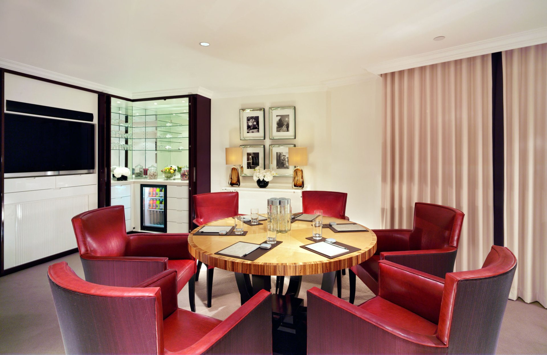 The Dorchester Business Suite - Round table set for meeting in The Study 