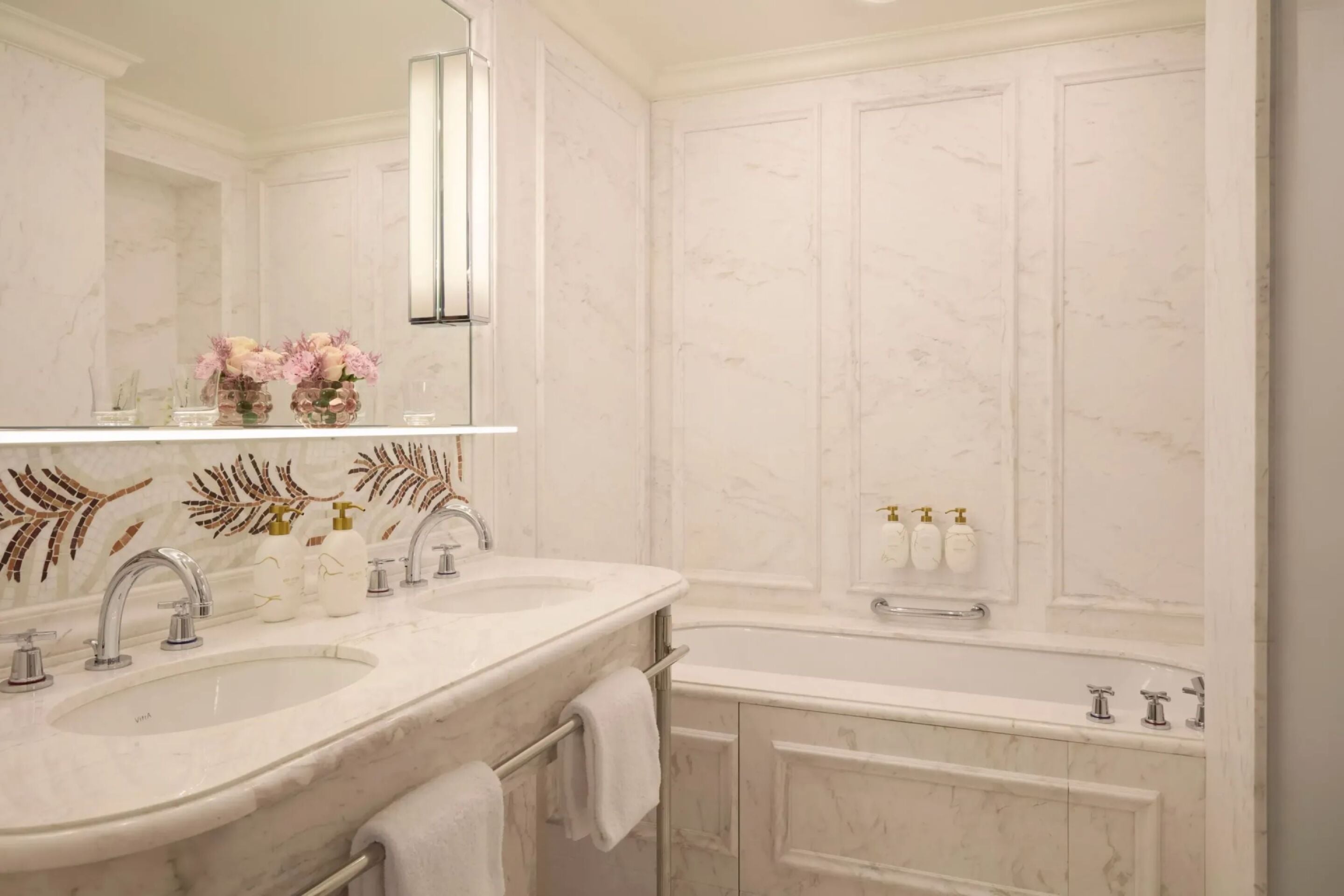 Deluxe Suite Avenue Montaigne #202
