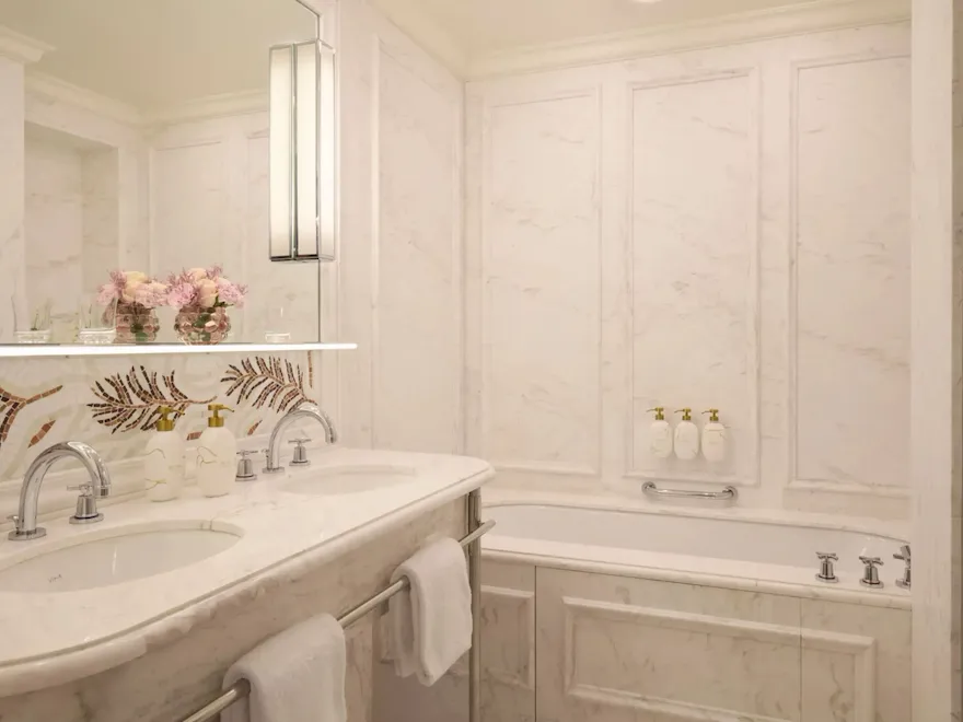 Deluxe Suite Avenue Montaigne #202