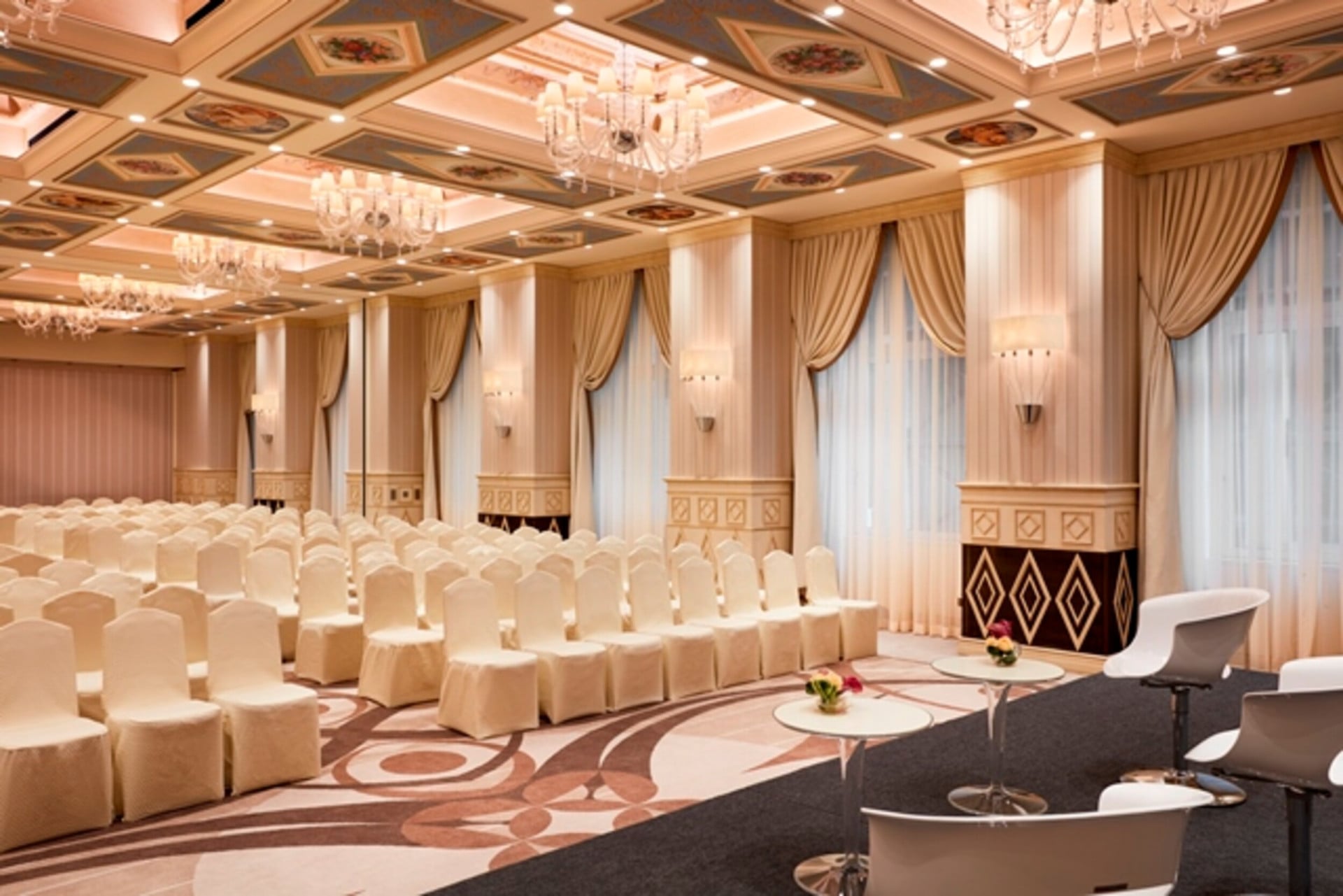 'Galilei' meeting room with theatre set up