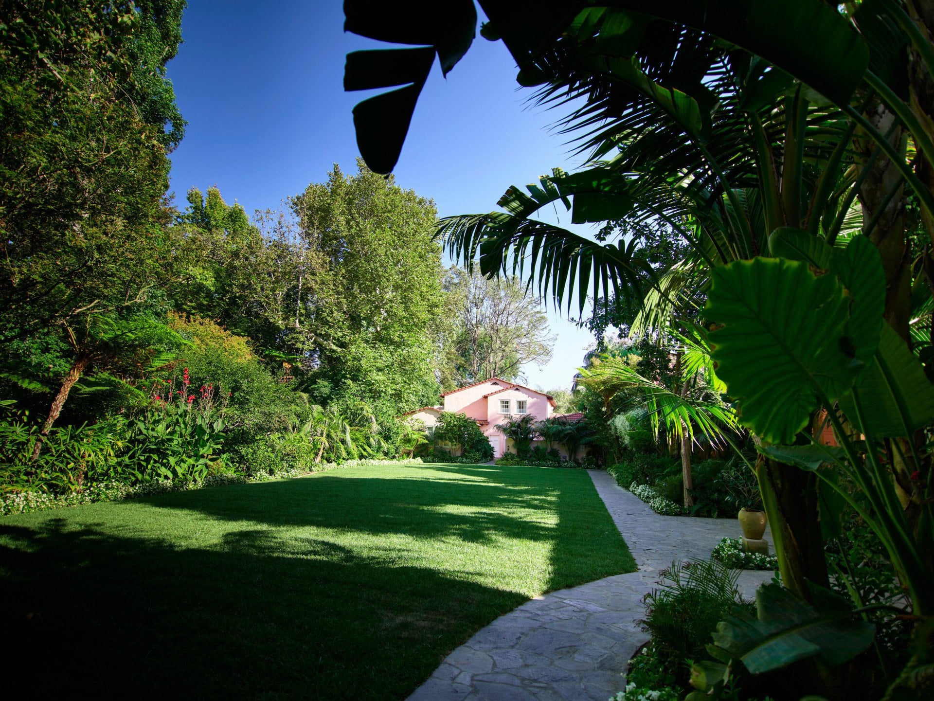 Sprawling Front Lawn outdoor event space 