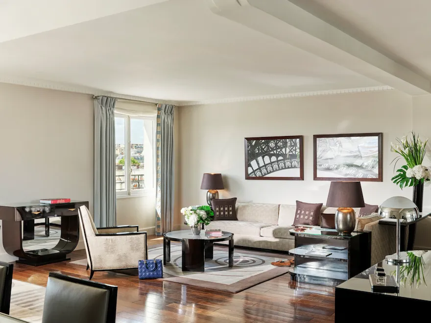 HPA-868-878-SignatureEiffel-Suite-Living-P2-HR-by-markread