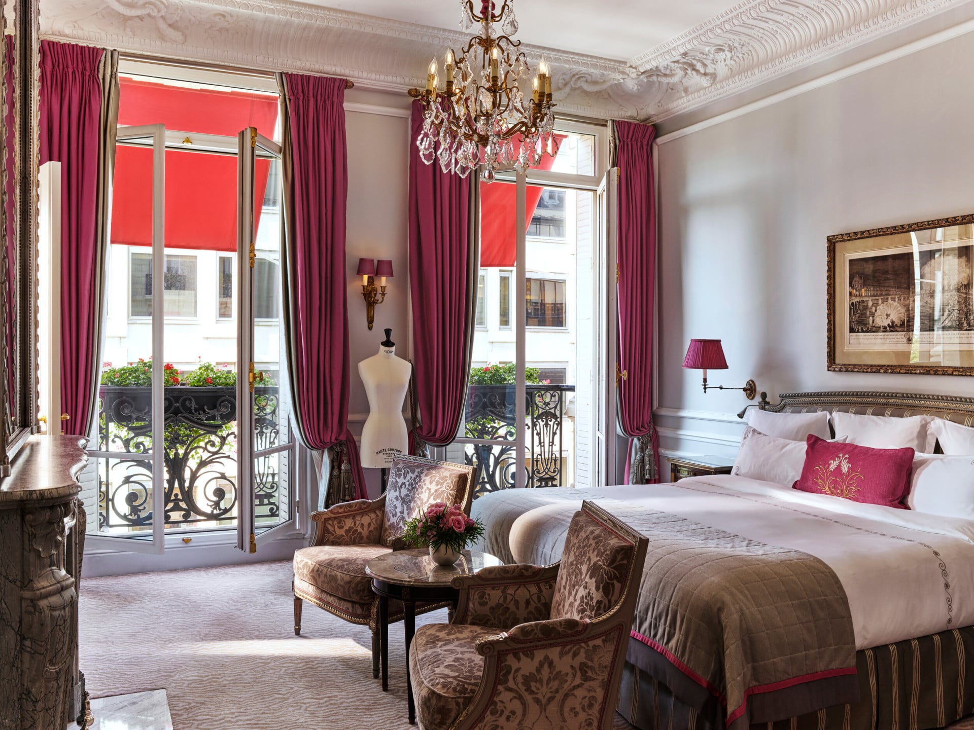 Quarto na Suíte Alta Costura do Hotel Plaza Athénée