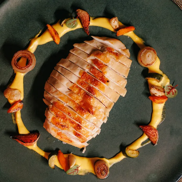 A close up to the chicken main dish in Jara