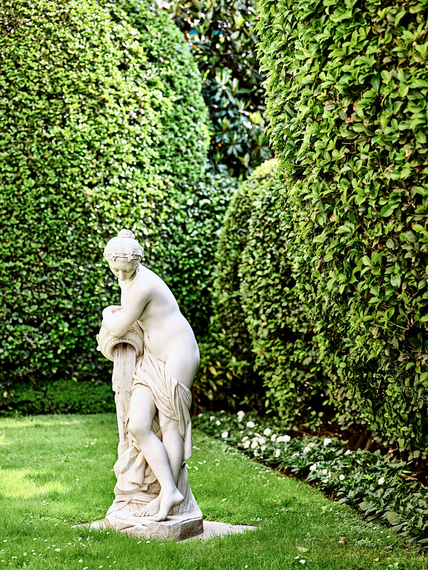 Veranda garden Italian style with detail of statue