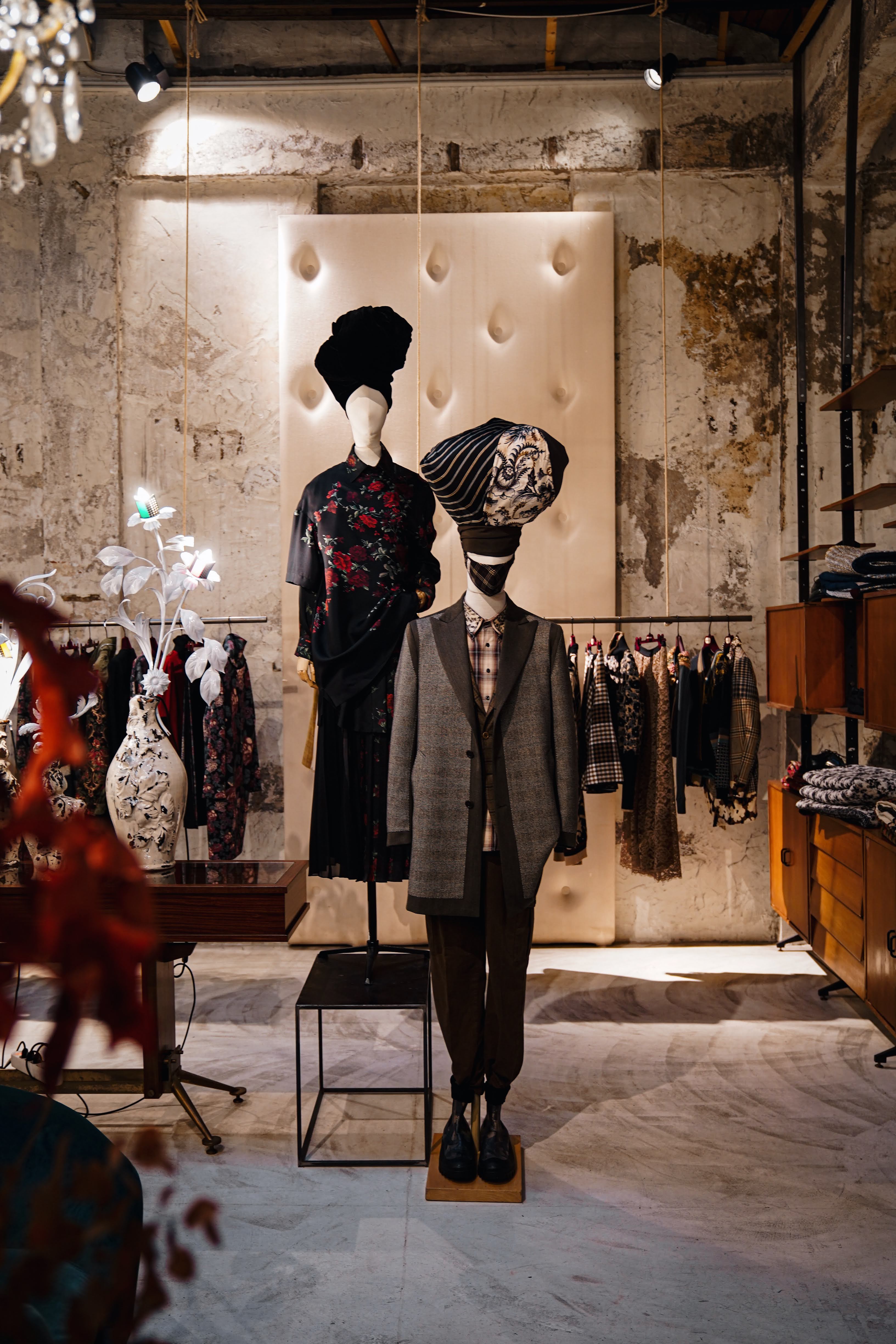 manichini nel concept store Nonostante Marras