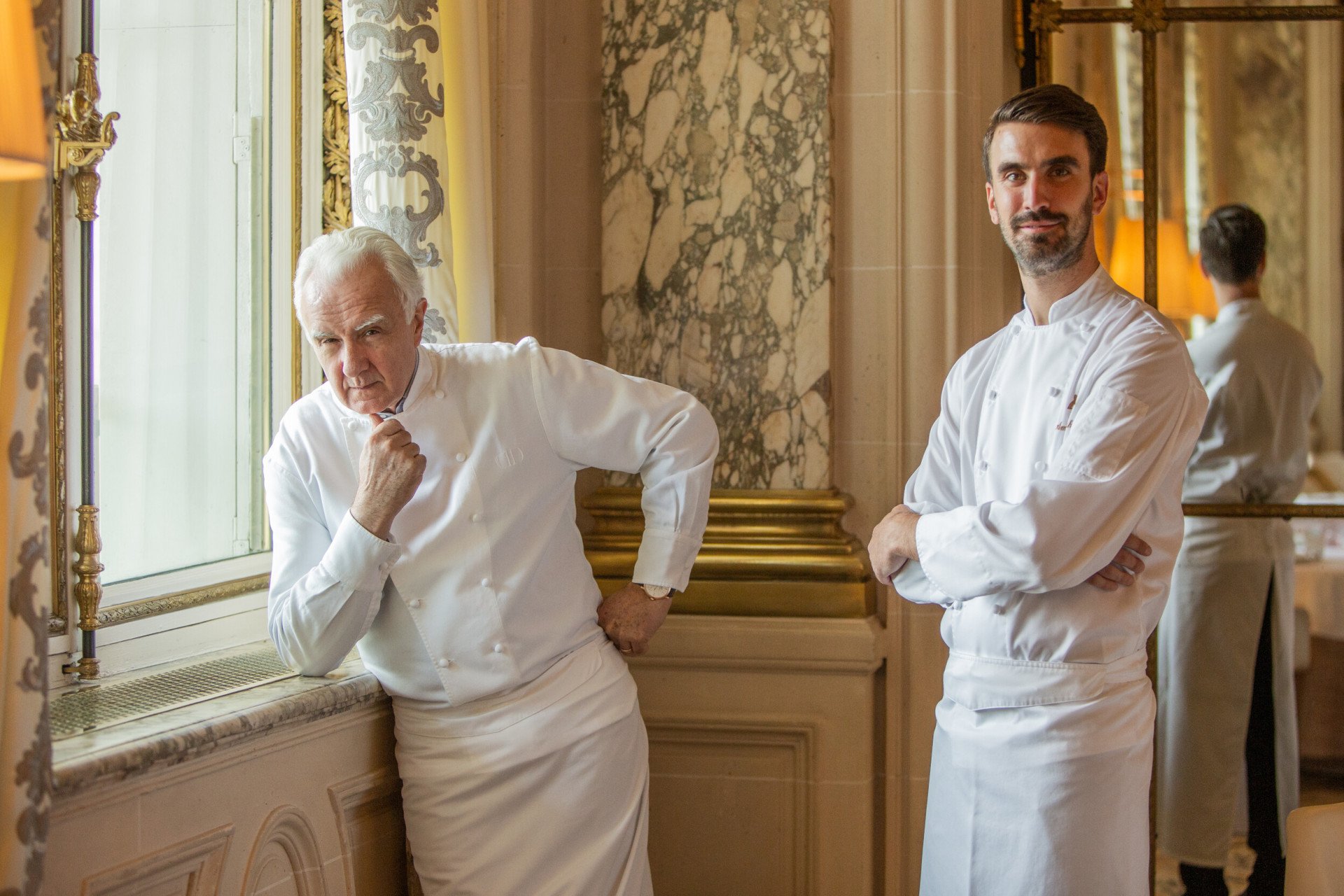 Fotografia de retrato dos chefes Alain Ducasse e Amaury Bouhours no Le Meurice, Paris.