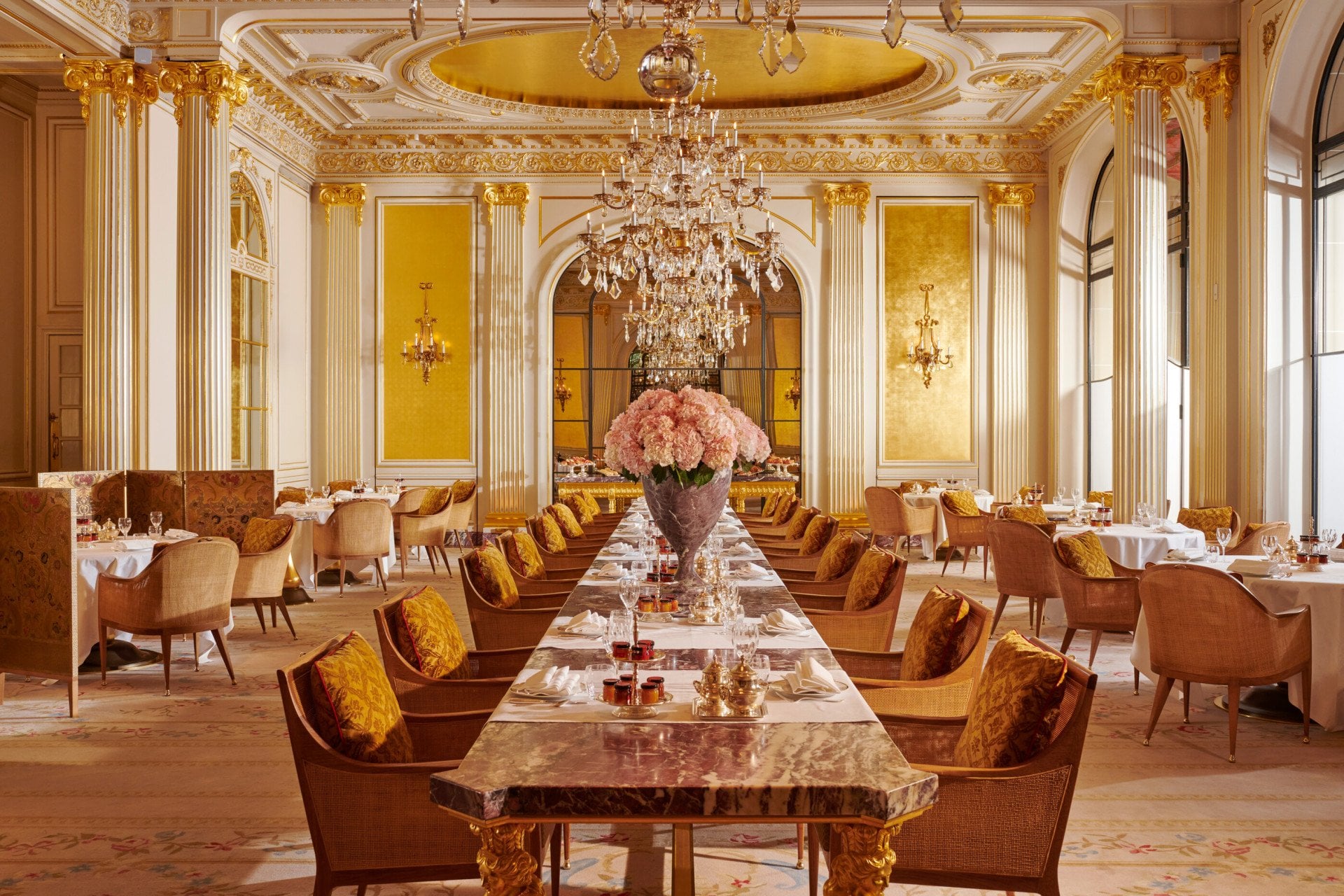 Imagens da mesa do Jean Imbert no Plaza Athénée