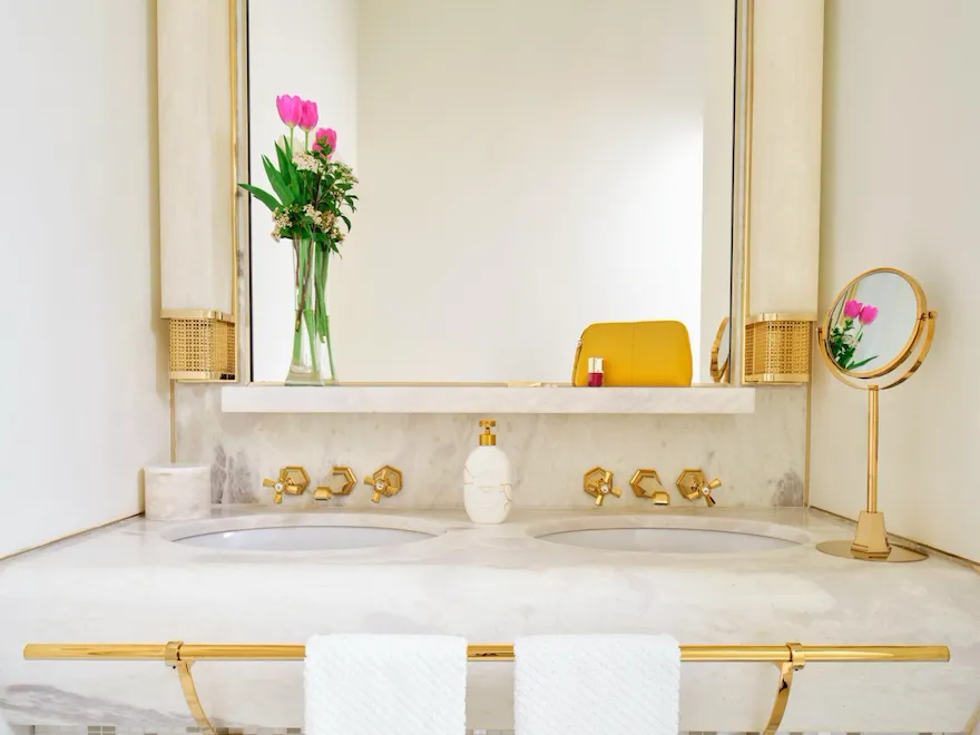 Marble double sing in classic room at Hotel Eden Rome
