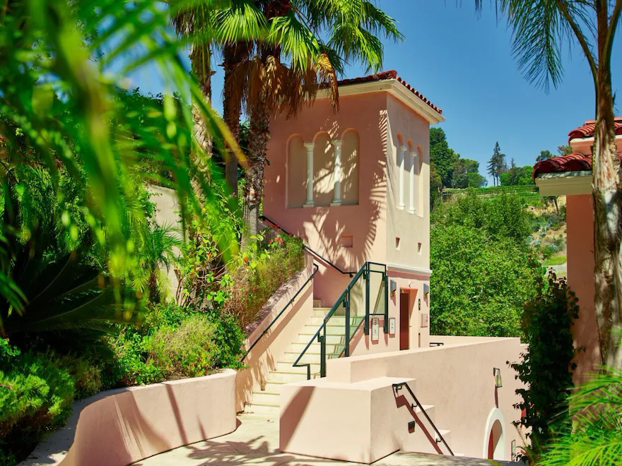 Canyon tower through the greenery at Hotel Bel-Air
