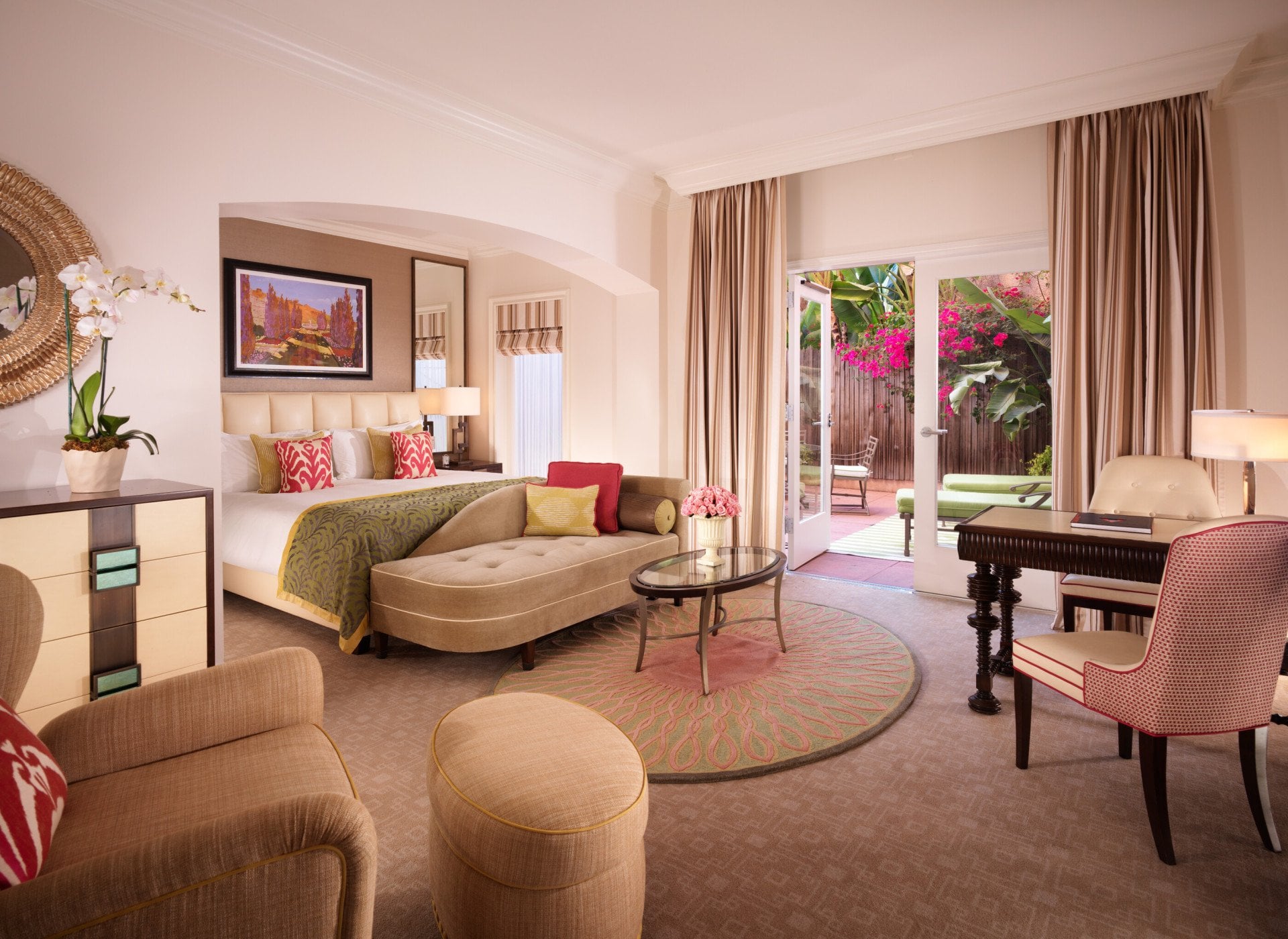 Deluxe guestroom with patio, desk and seating area 