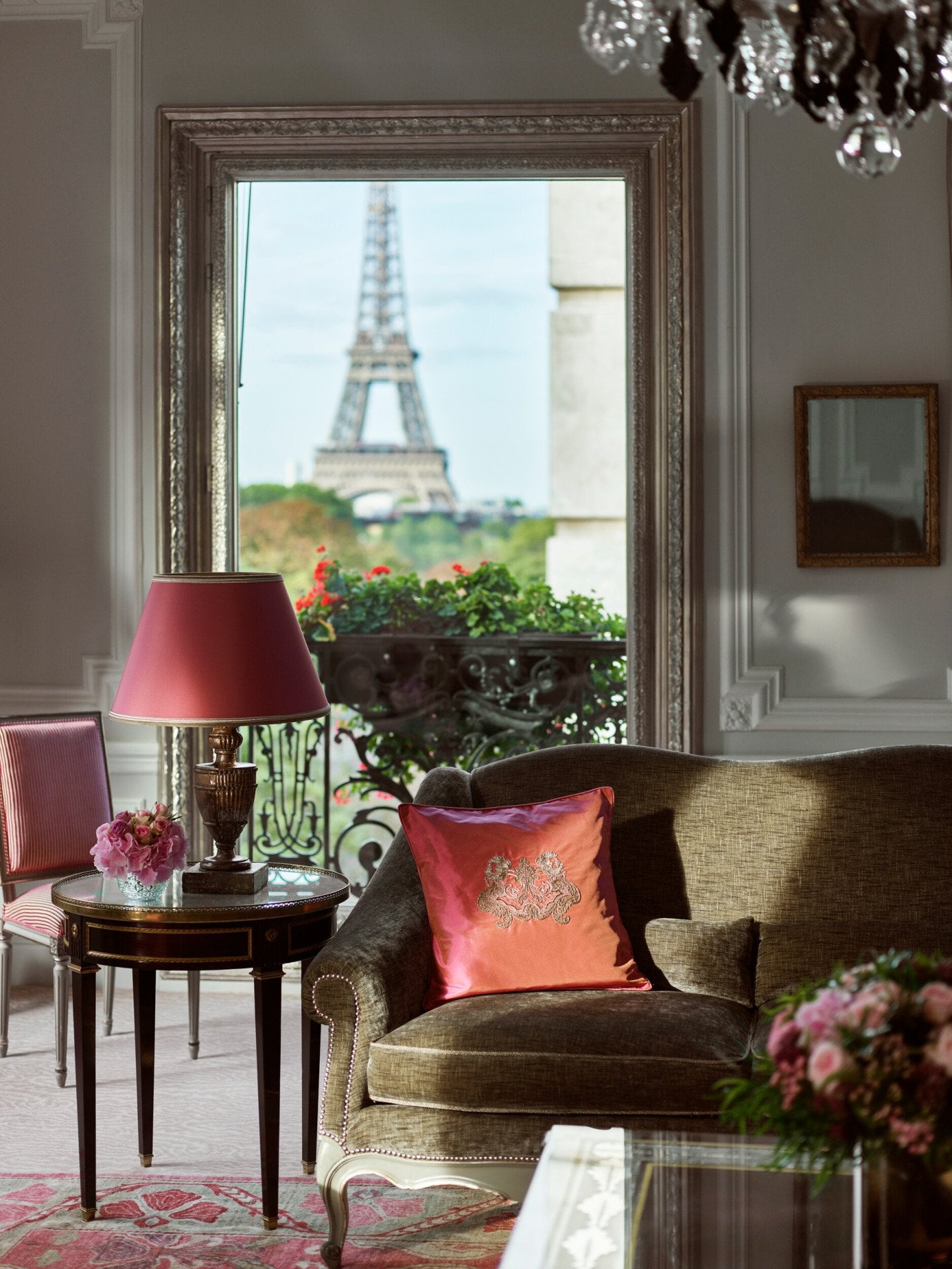 Suite Haute Couture Sala de estar com varanda com vista para a Torre Eiffel