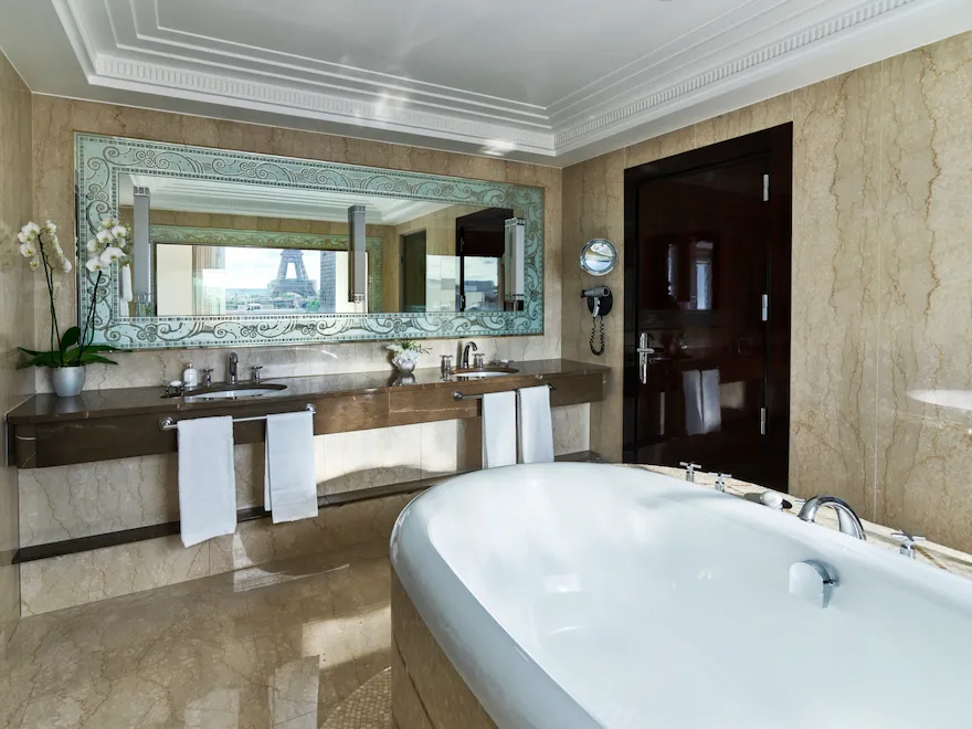 HPA-868-878-SignatureEiffel-Suite-Bath-HR-by-markread
