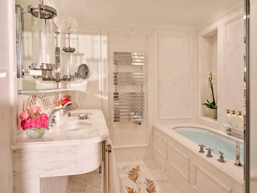 Prestige Suite with Avenue Montaigne view balcony HPA - #609