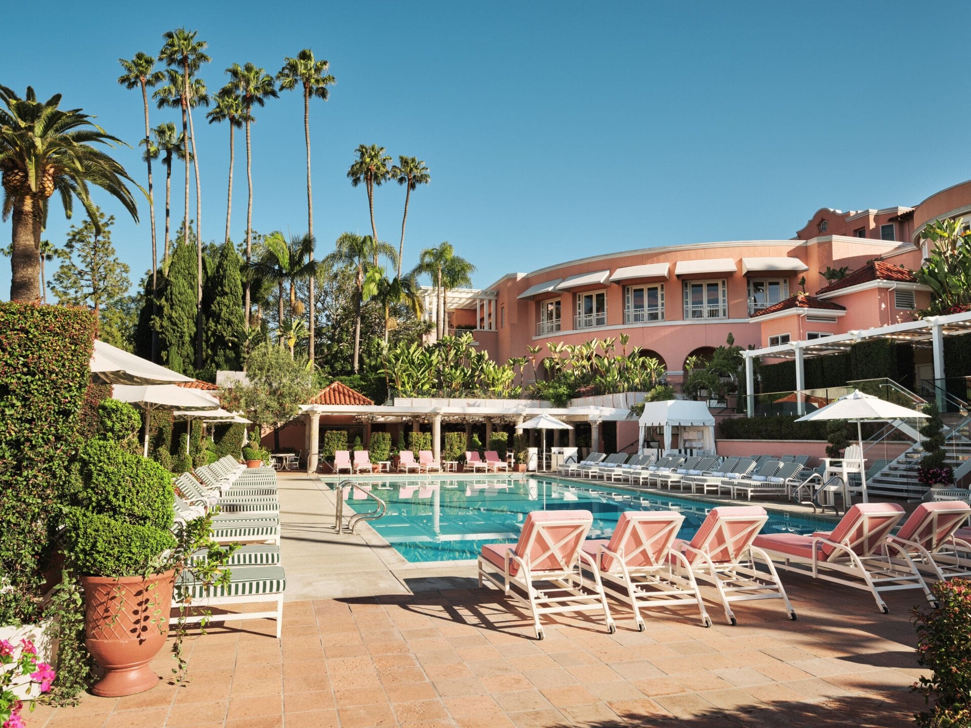 pool full view cabana café side 